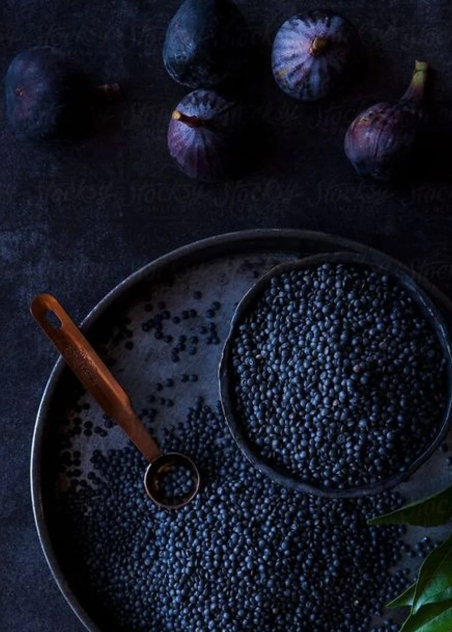 Черника, инжир и тёмная посуда — визуальная палитра Food Formula